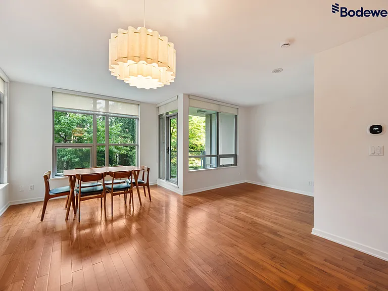 1005 Beach Ave — Photo 5