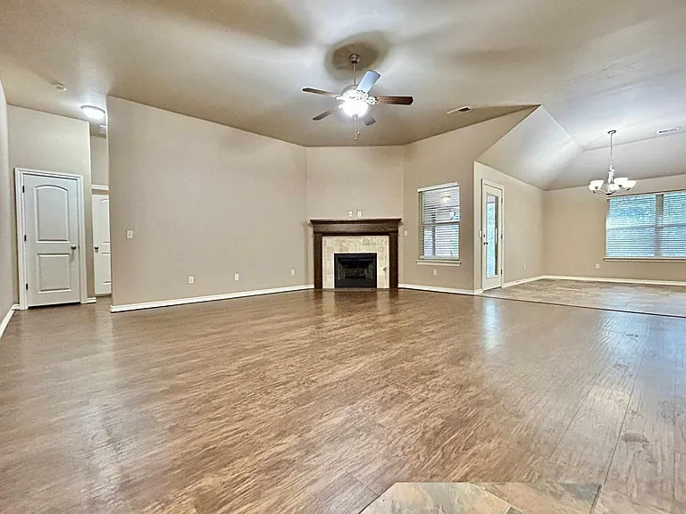 2222 Brook Dr — Photo 4