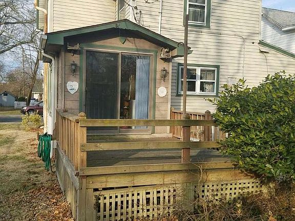 3rd image of 206 Davis Ave