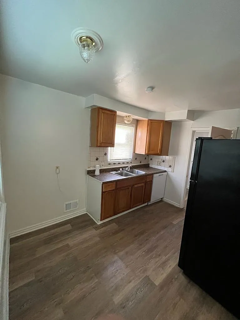 3 bed, 1020 sqft, $1,380 — Photo 1