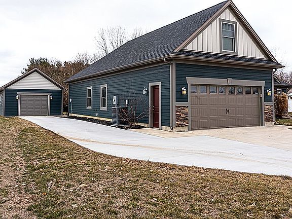 3rd image of 16 Wheatland Dr