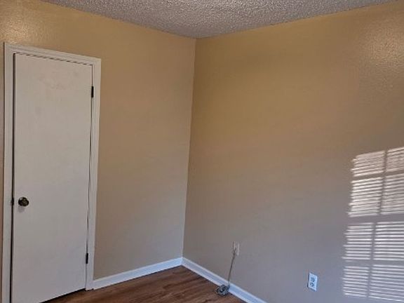 4th image of 3559 Robert St