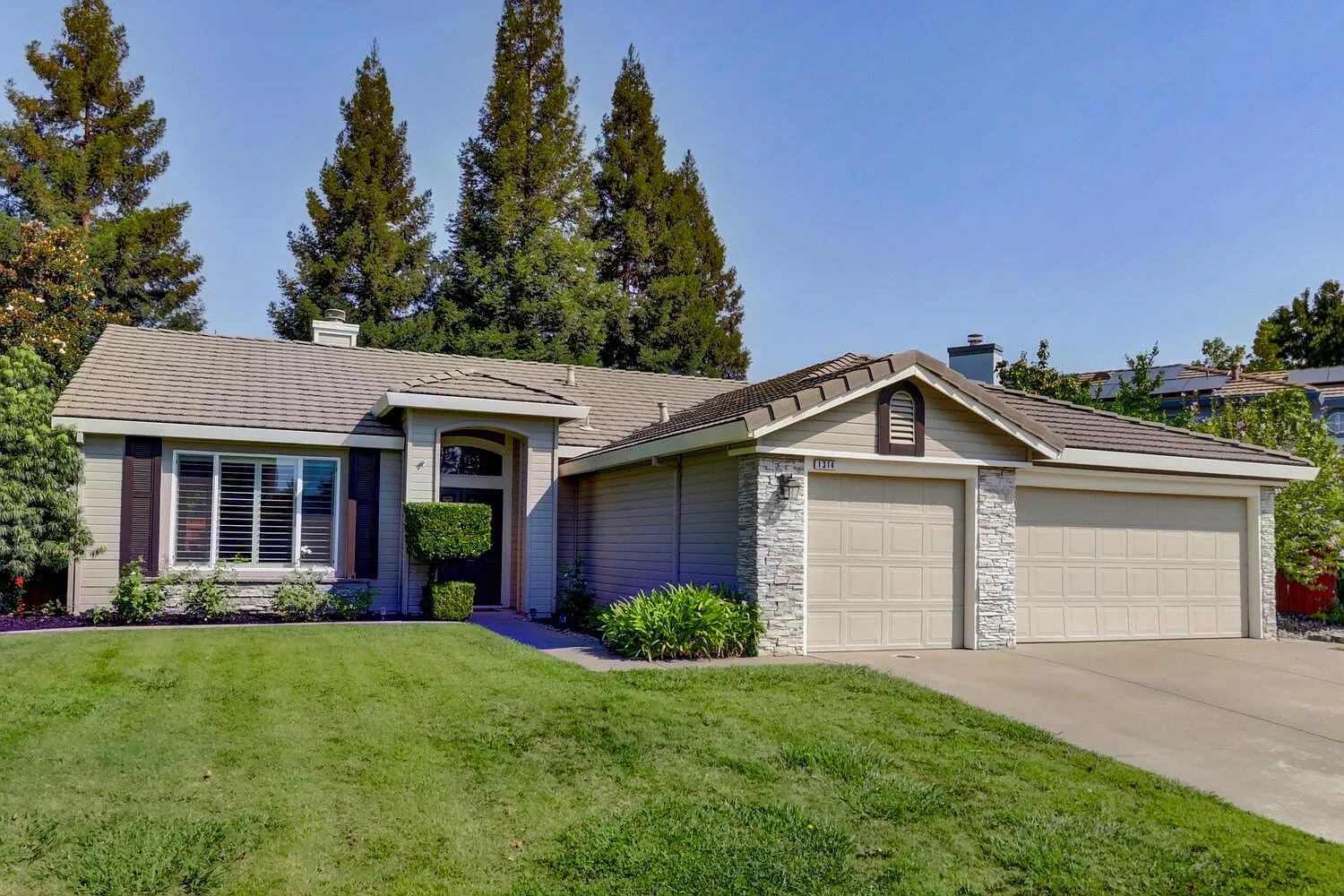 1314 Longfellow Cir photo 1