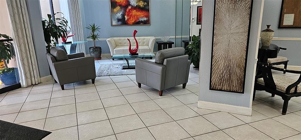 1000 Saint Charles Pl #220