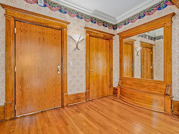 4th image of 559 W Surf St APT 500