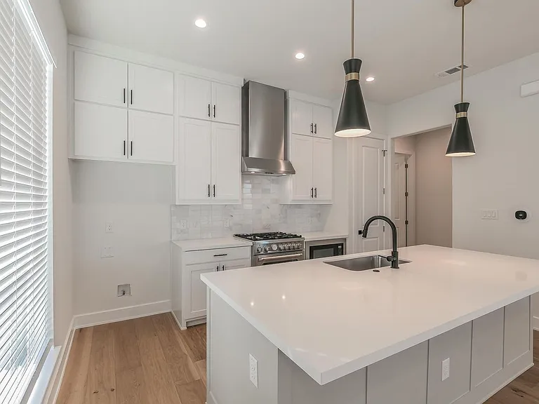 682 W Main St — Photo 9