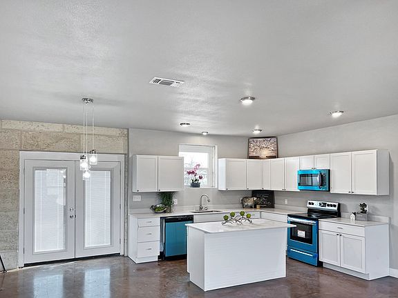 3rd image of 9962 Cottontail Ln