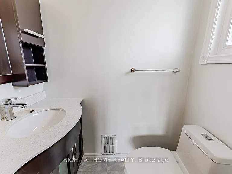 9 Chalet Rd — Photo 15