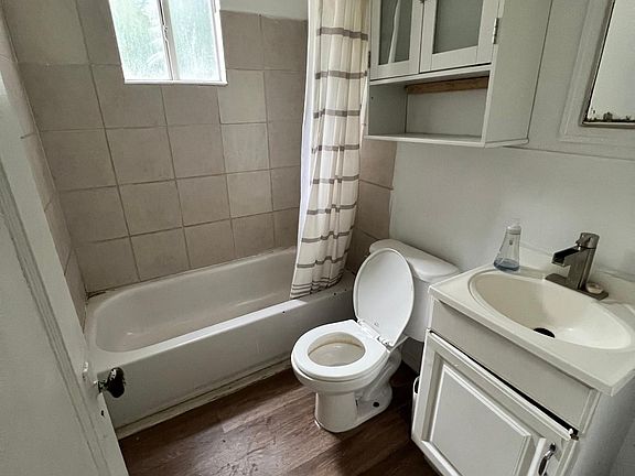 5th image of 845 W Pacific Ave