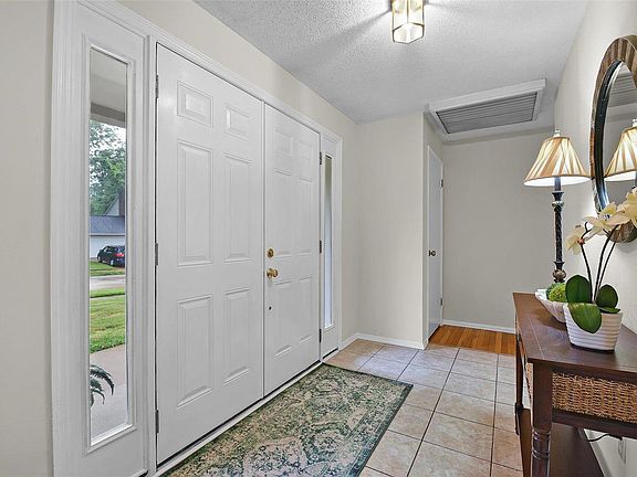 3rd image of 1426 Timberwood Ln