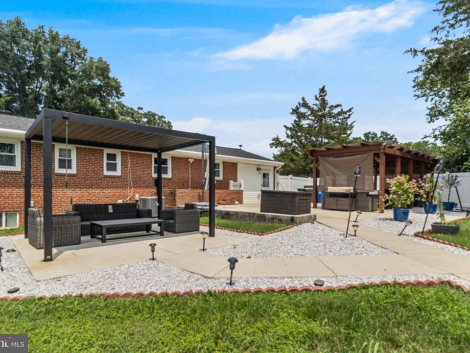 1st image of 5709 Spruce Dr