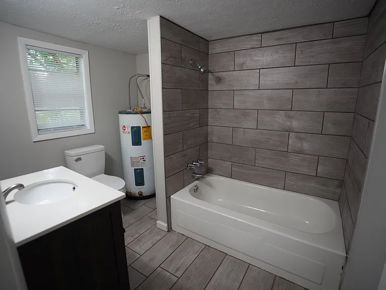 1415 Hatcher Ave SE — Photo 5