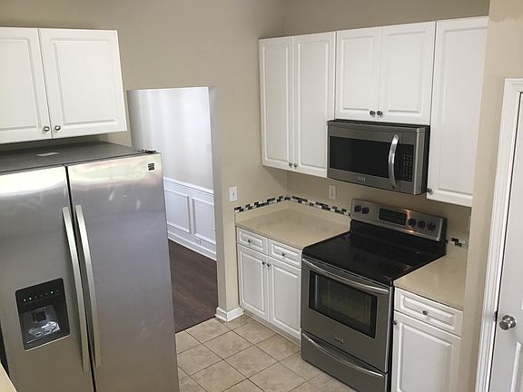 3rd image of 18 Stonewater Dr