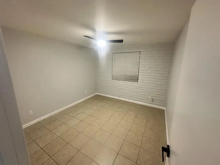 569 Campbell St — Photo 7