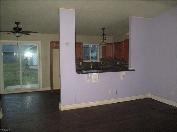 5th image of 438 Waterbury Dr
