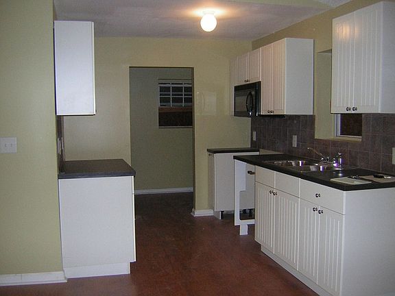 http://www.propertyboss.net/CustomerImages/EXCALIBR_92531/media/Properties/1417%20Lansing%20St%20SE%20(9DE)/zsmall_4.jpg