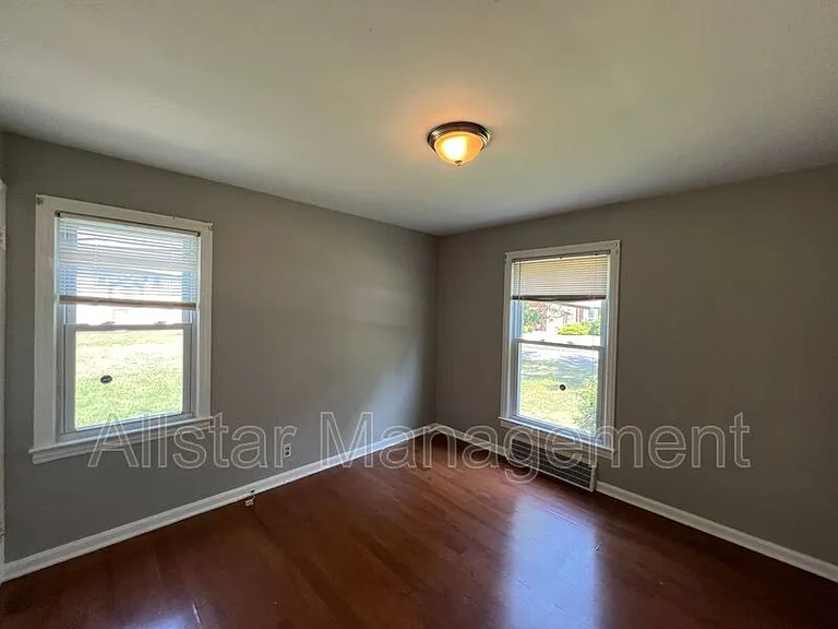 1480 E 196th St — Photo 18