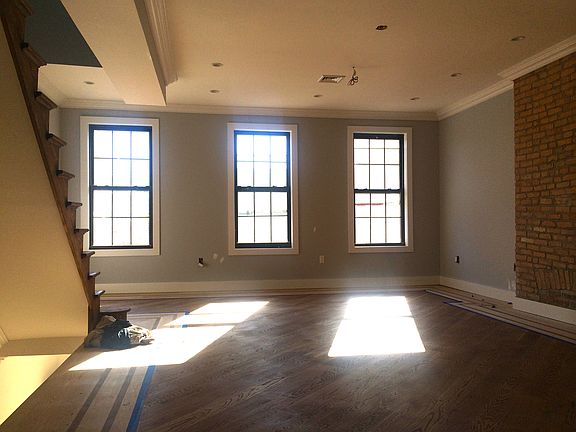 4th image of 847 Willoughby Ave