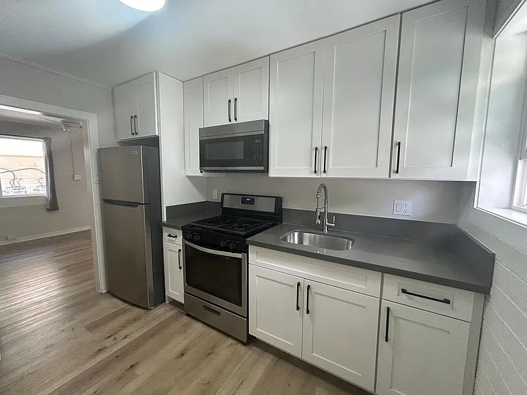 2620 Date St — Photo 1