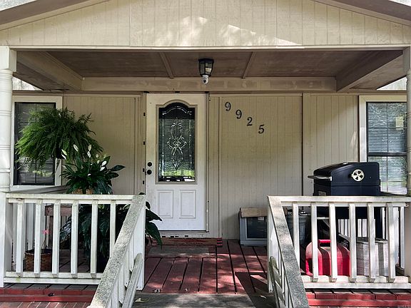 4th image of 9925 Meadowood Ln