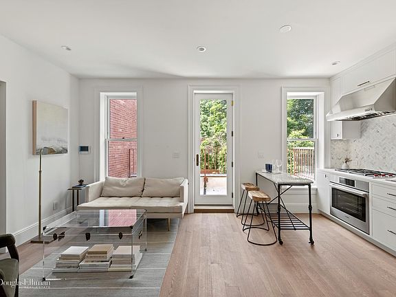 2nd image of 220 Park Pl #2W
