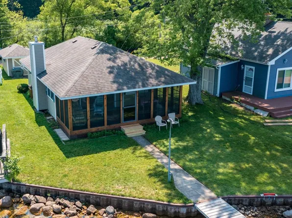90174 Bluff Dr, Marcellus, MI 49067