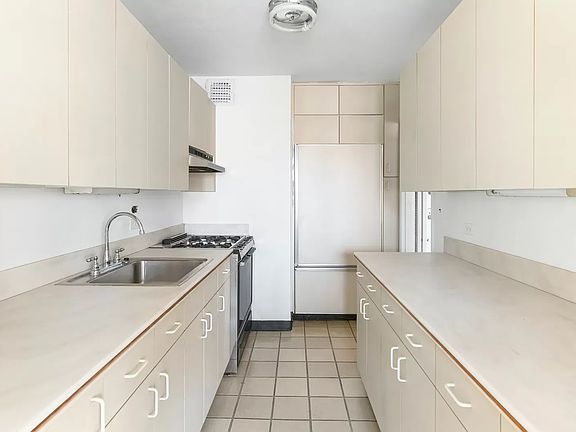 4th image of 142 W End Ave APT 26L
