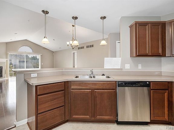 4th image of 24204 Alexa Dr