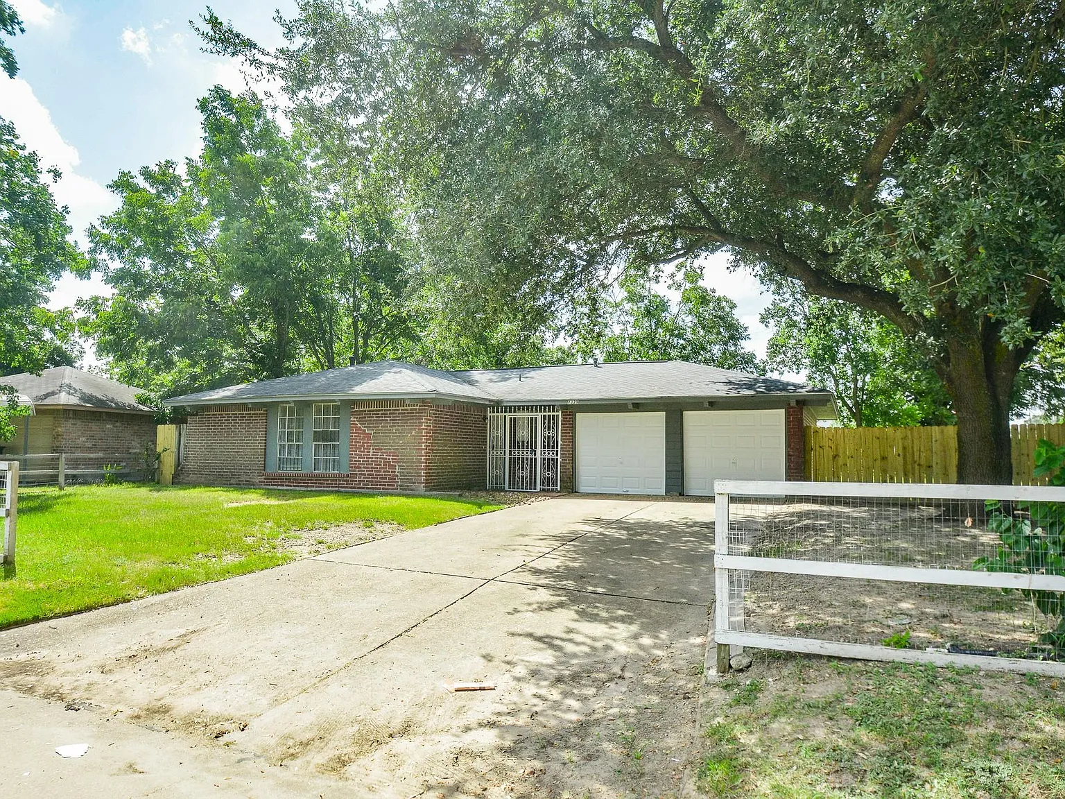 3 bed, 1.5 bath, 1050 sqft, $1,450 — Photo 1