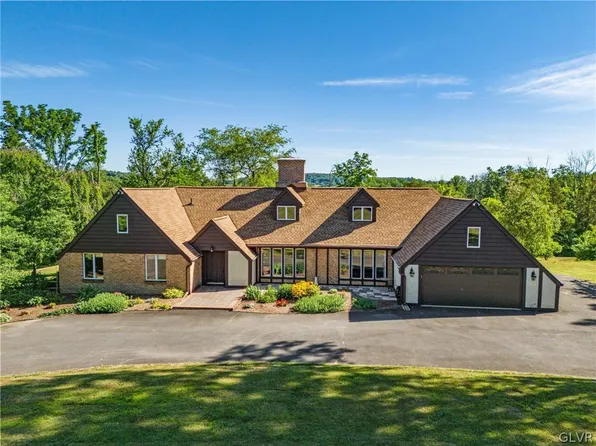 1899 Gallows Hill Rd, Kintnersville, PA 18930