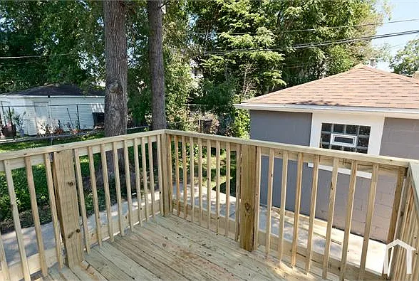 10235 S Oglesby Ave — Photo 15