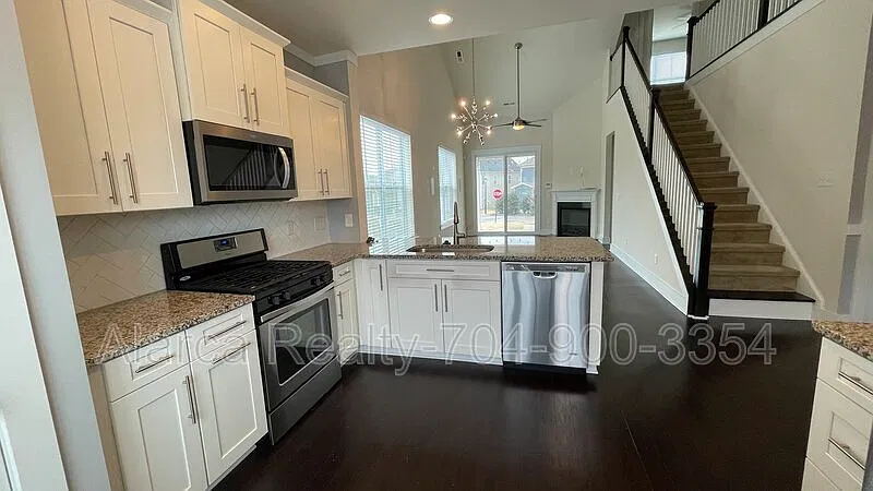 3 bed, 2.5 bath, 1700 sqft, $1,750 — Photo 2