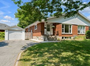 40 Crescent Dr, Kingston, ON K7M 4J5