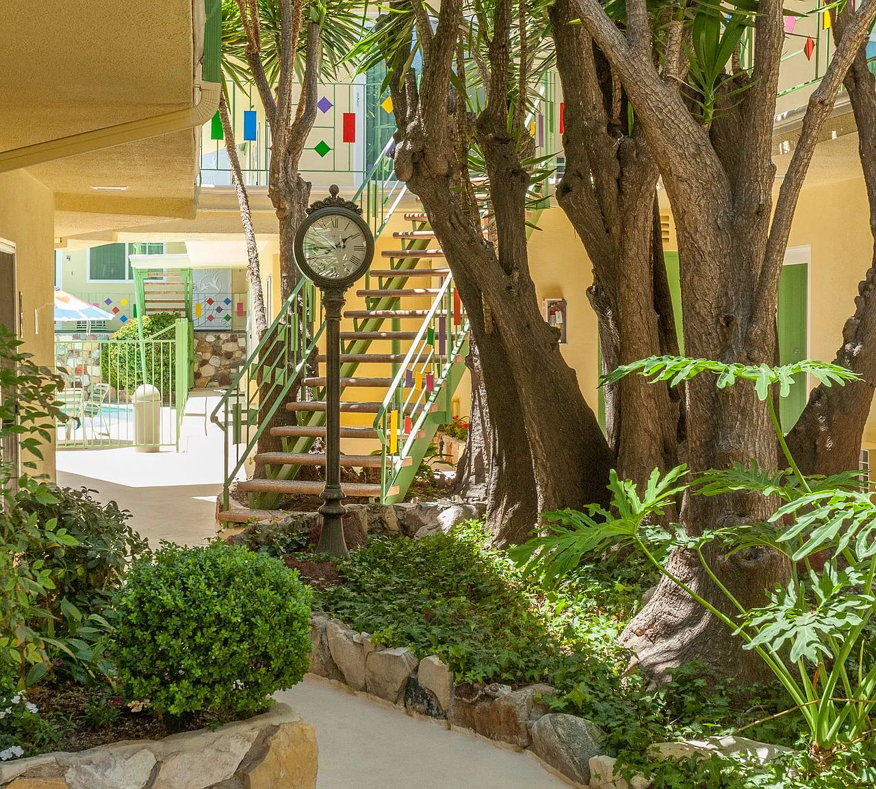 Plaza Apartments — Photo 4