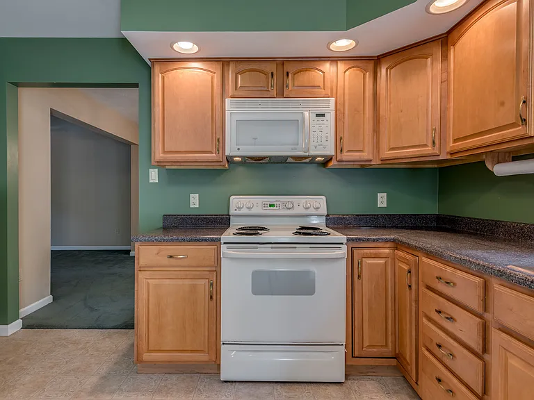 80 Hillbrook Dr — Photo 7