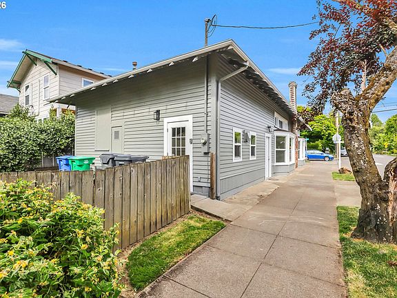 5th image of 2037 SE 41st Ave