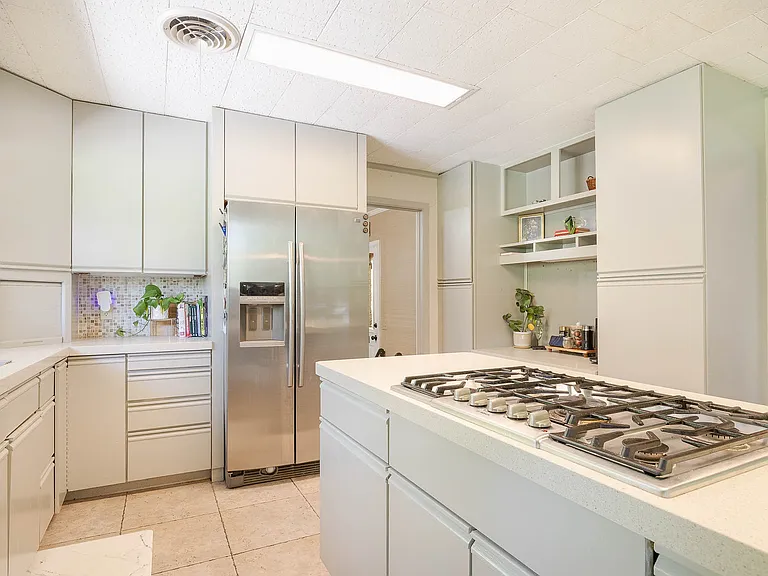 1835 Hillview Dr — Photo 13