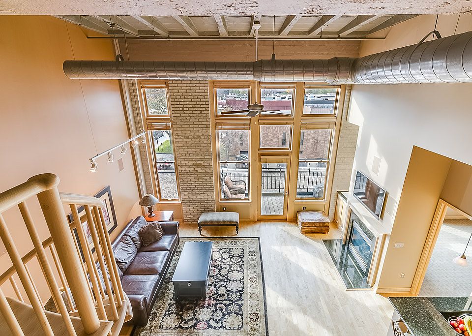1st image of 1325 N Van Buren St APT 503