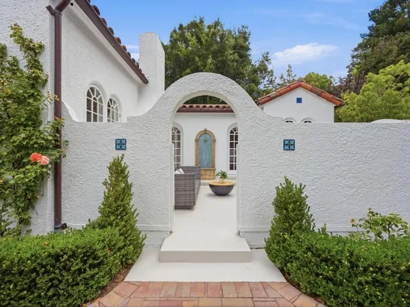 1535 Cowper St, Palo Alto, CA 94301