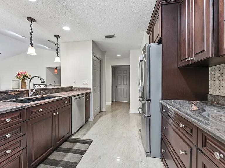 6513 Thoroughbred Loop — Photo 15
