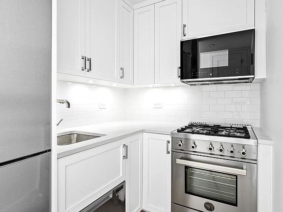 4th image of 175 W 12th St APT 6L