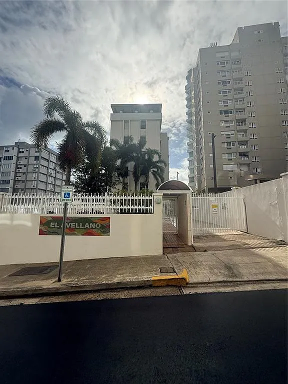 2 bed, 1.5 bath, 880 sqft, $3,000 — Photo 2