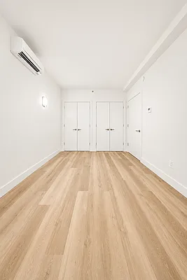 Bedroom, photo 1
