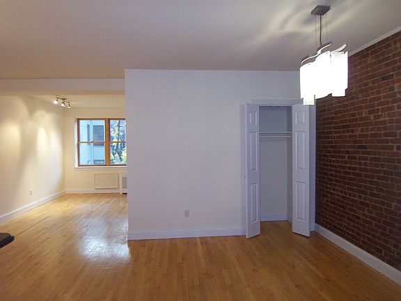 4th image of 130 W 82nd St APT 2R