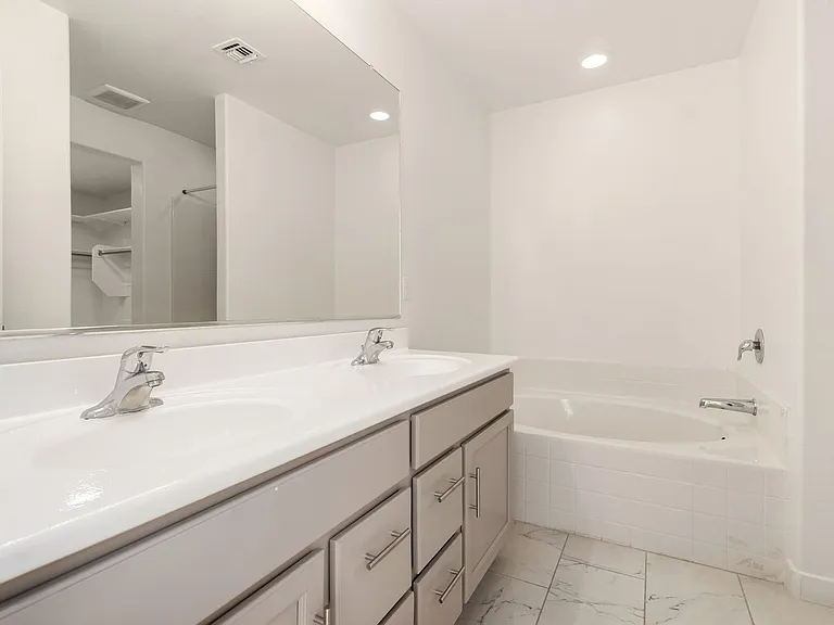 24409 W Sheraton Ln — Photo 19