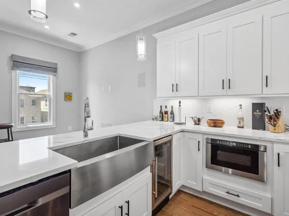 218 Hancock Avenue image 7 of 36