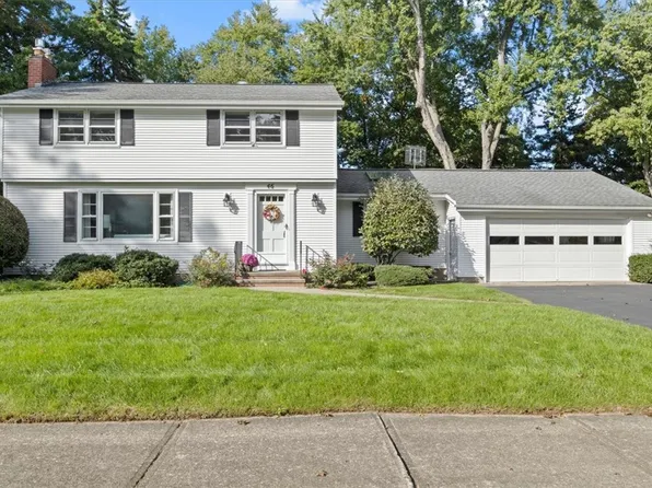 46 Minocqua Dr, Rochester, NY 14617