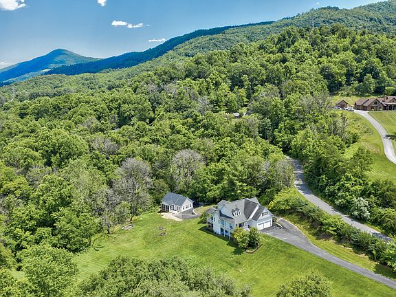 4th image of 8016 Hilltop Dr