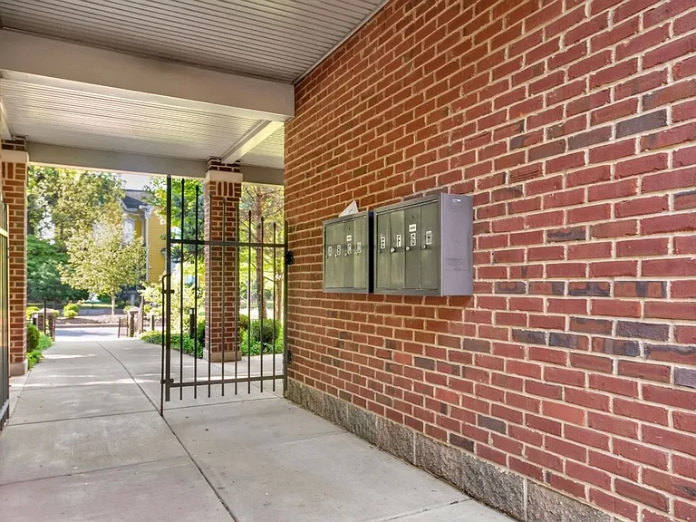 807 E Main St — Photo 34