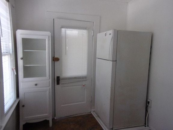 4th image of 624 1st St N APT 2